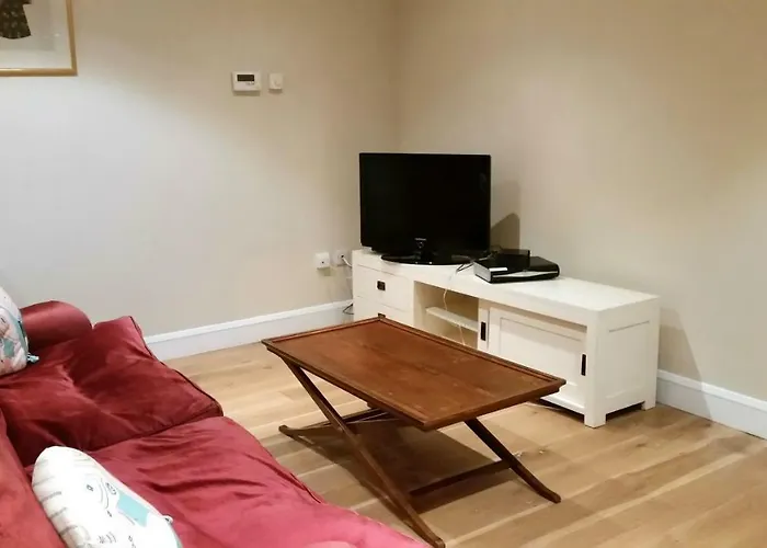 Apartment 2 Oakleigh House