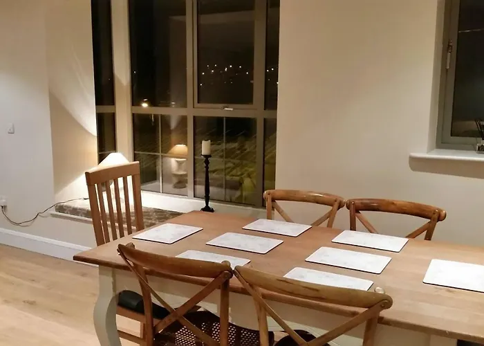 Apartment 2 Oakleigh House
